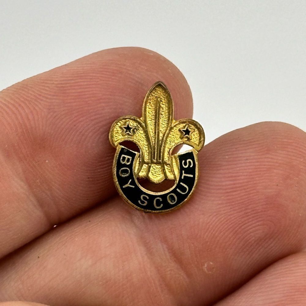 Vintage Birks gold tone enamel Boy Scouts pin